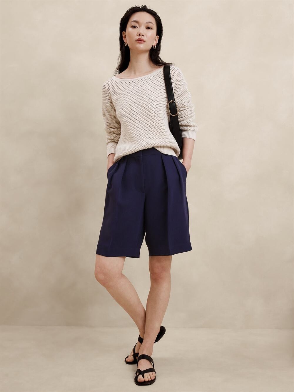 Banana Republic Factory Women's Navy Crepe Relaxed Bermuda Shorts Size 4. NEW!